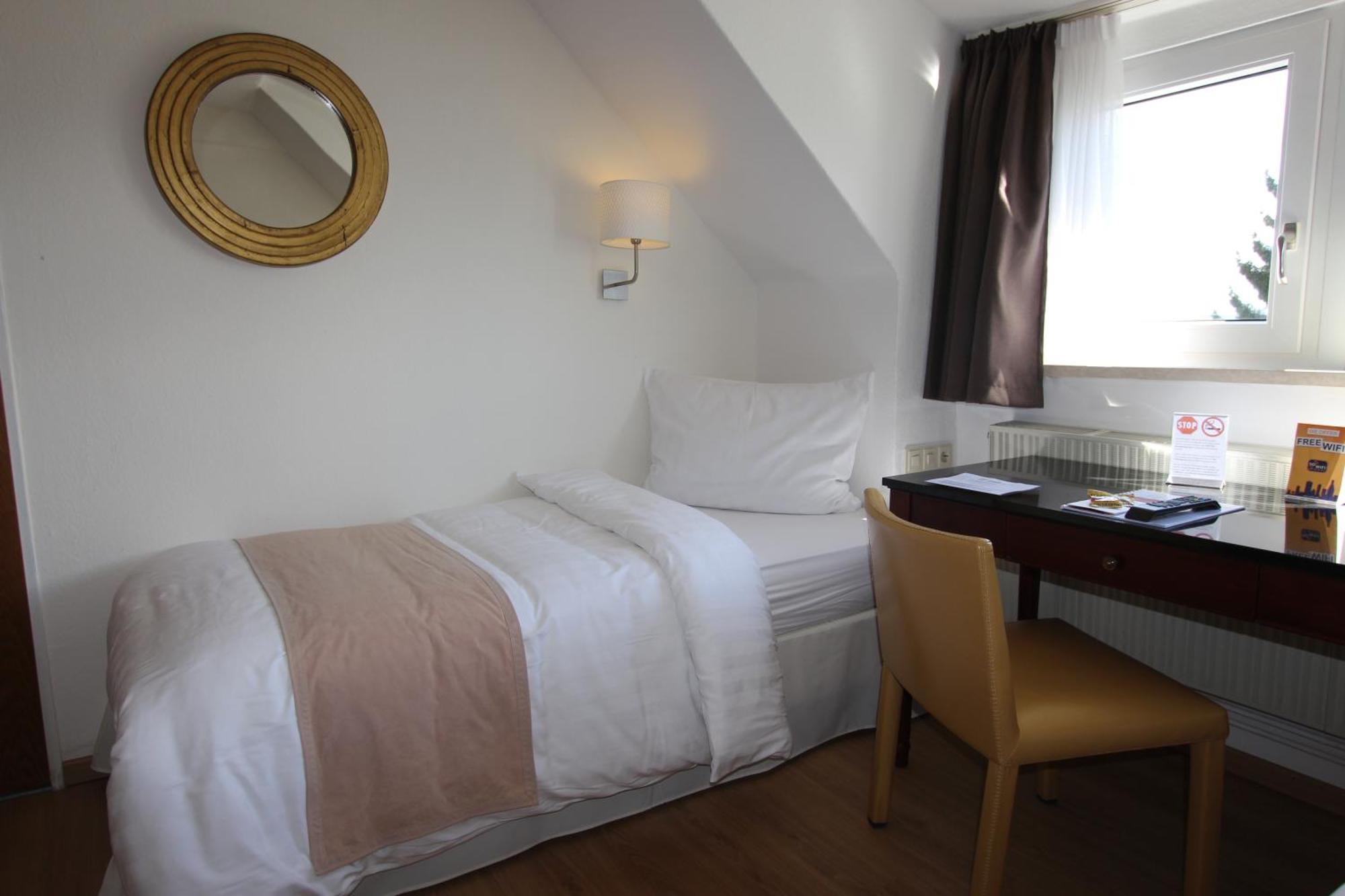 Boutique Hotel Restaurant Hollerather Hof Hellenthal Ruang foto