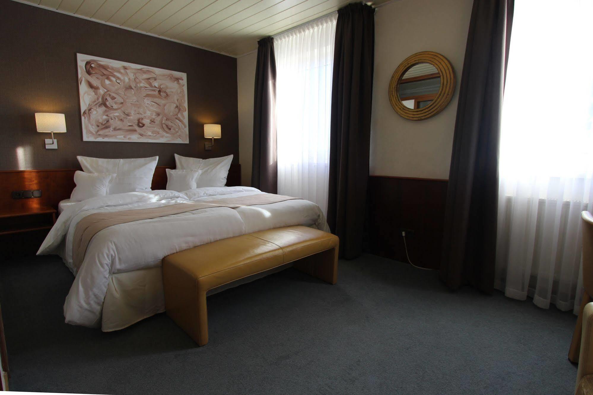 Boutique Hotel Restaurant Hollerather Hof Hellenthal Bagian luar foto