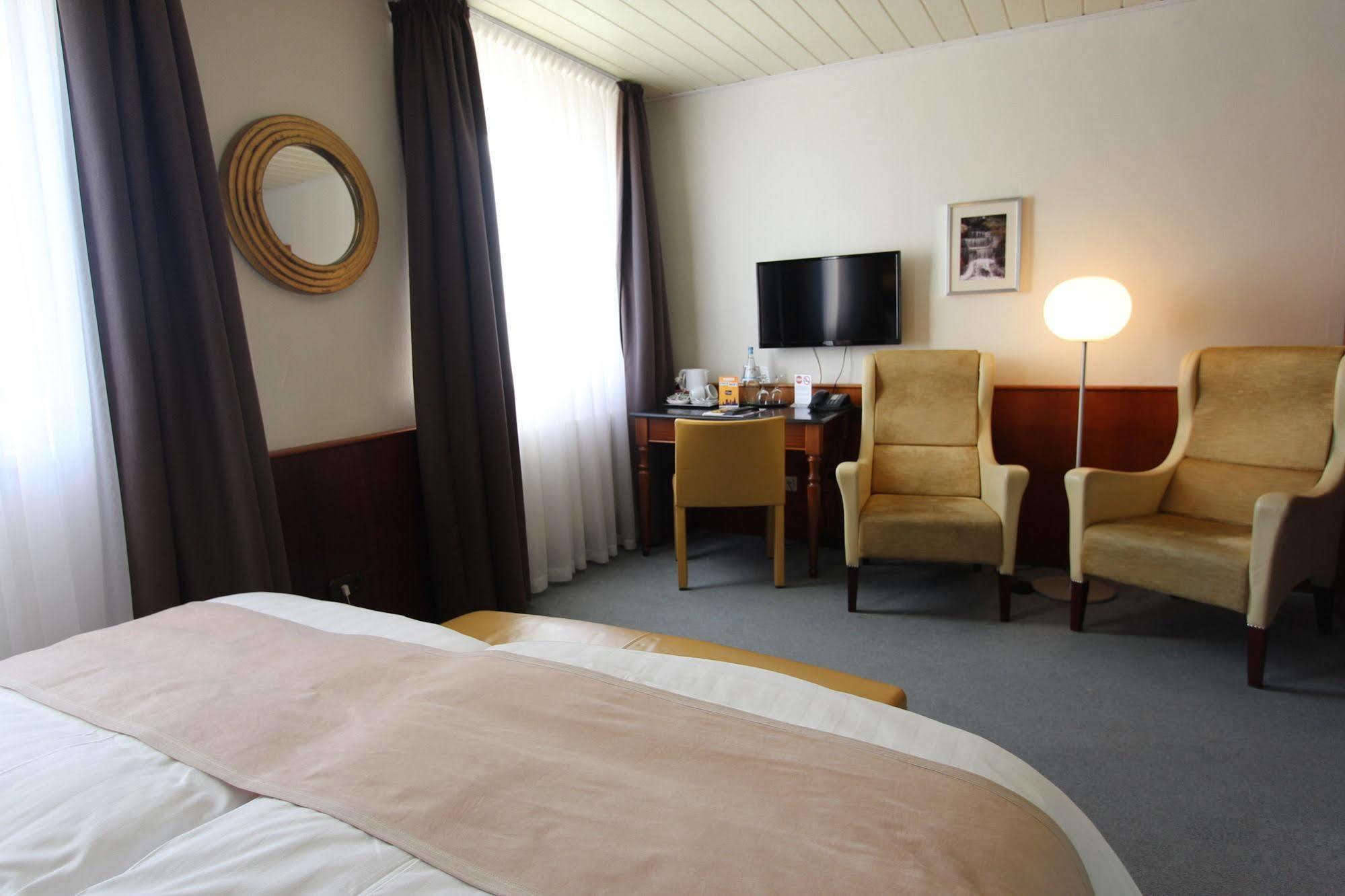 Boutique Hotel Restaurant Hollerather Hof Hellenthal Bagian luar foto
