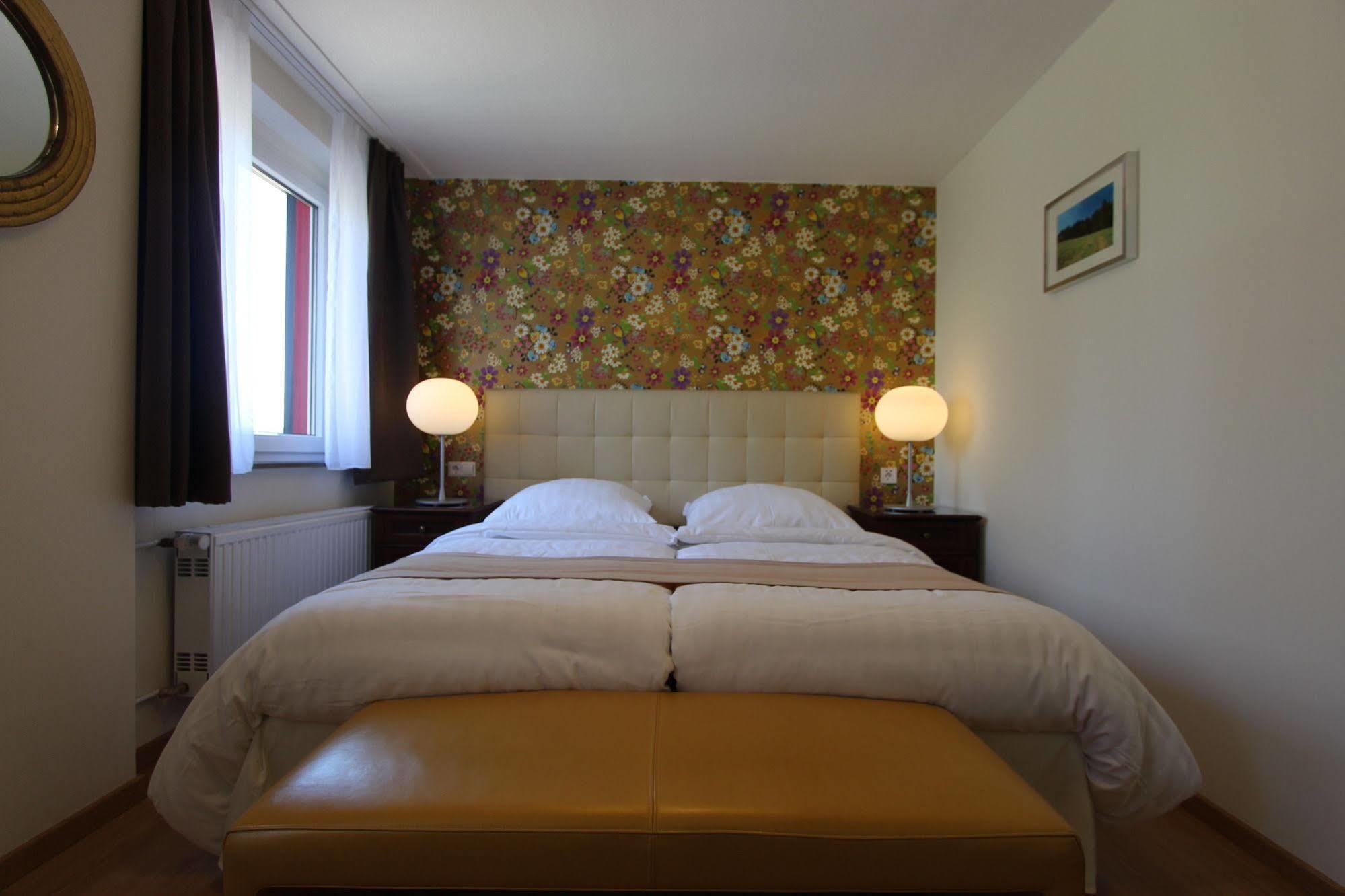 Boutique Hotel Restaurant Hollerather Hof Hellenthal Bagian luar foto